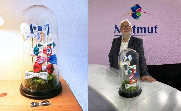 Nœud papillon personnalisé pour un départ en retraite de quelqu'un très important de l'entreprise Matmut (impression personnalisée sur tissu)